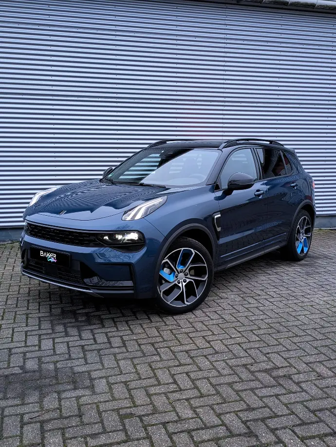 Lynk & Co 01 Wrapped window trim front three quarter angle